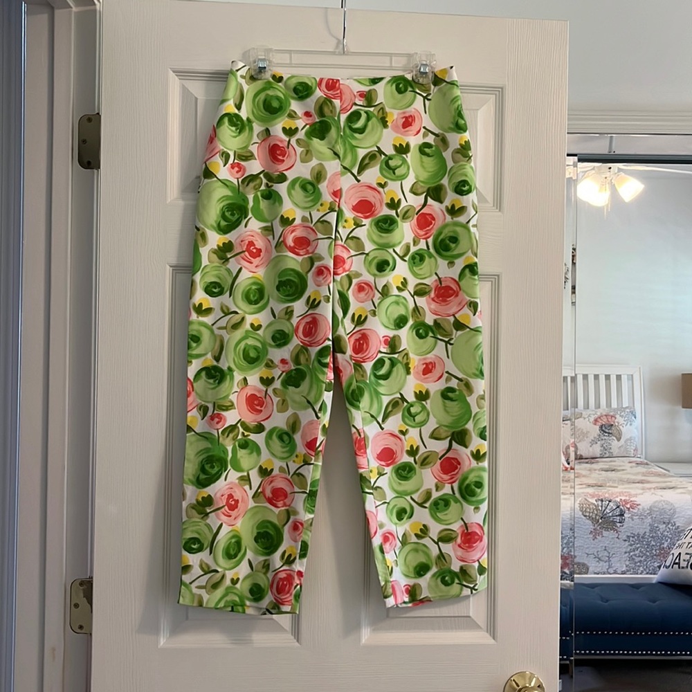 Floral Peck & Peck Cropped Pants 8 Waist 15” Length 34” Inseam 24”